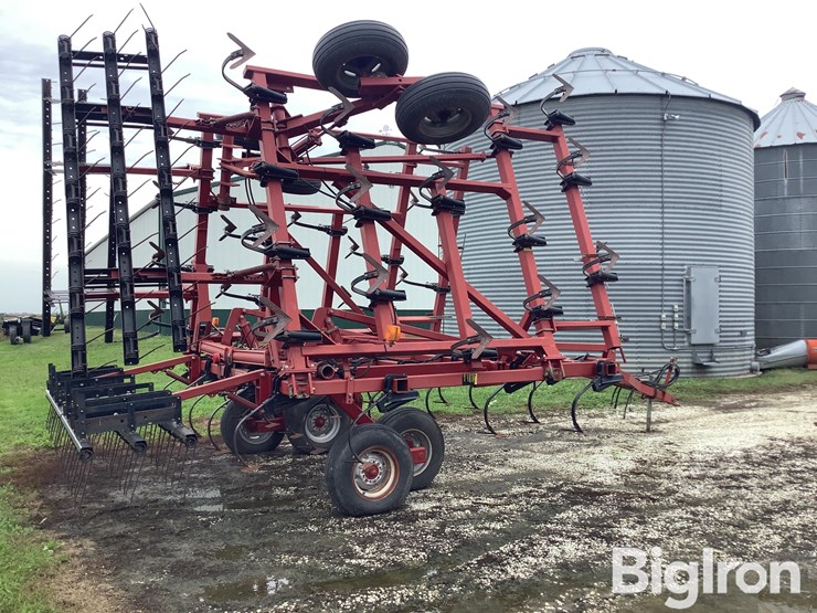 case-ih-4300-field-cultivator-image-4