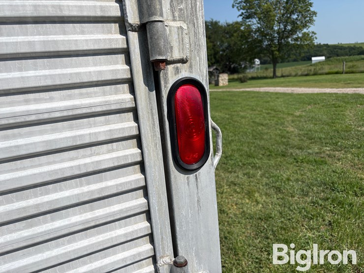 2006-travalong-6’8”x24’-t/a-gooseneck-aluminum-livestock-trailer-image-17