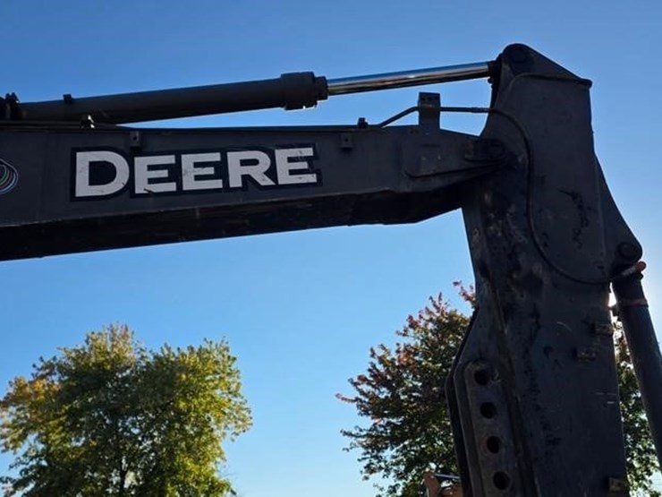 2015-deere-135g-image-10