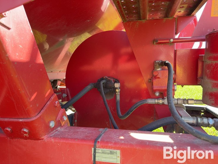 case-ih-8600-air-seeder-image-16
