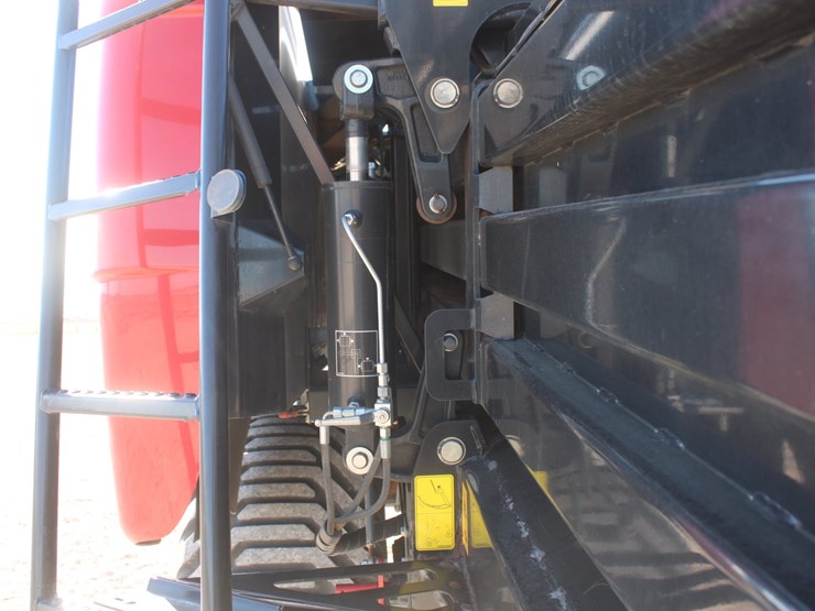 #1024-•-2019-case-ih-lb434xl-square-baler-image-31