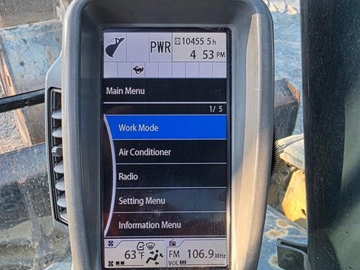 2015-deere-135g-image-83