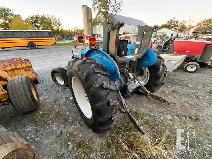 new-holland-3930-image-3