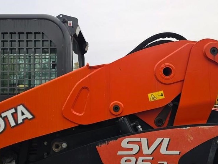 2017-kubota-svl95-2s-image-16