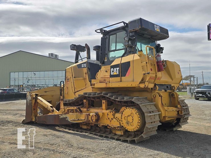 2017-caterpillar-d7e-image-3