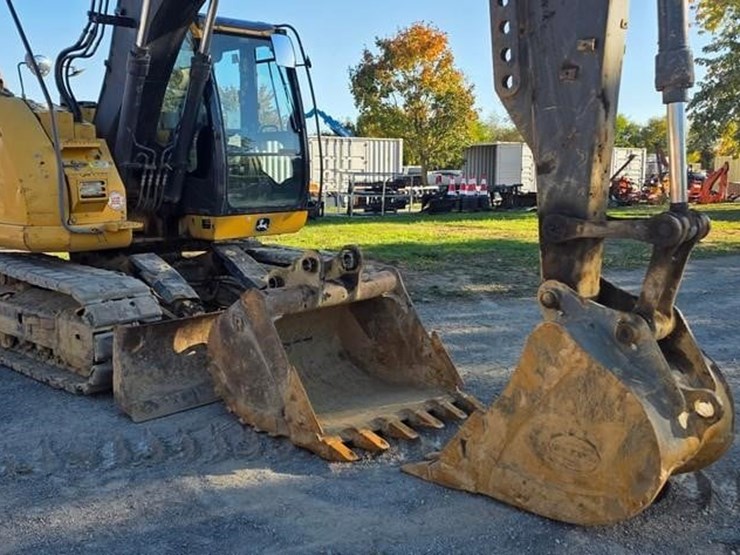 2015-deere-135g-image-6