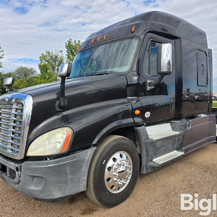 2014 Freightliner Cascadia 125 T/A Truck Tractor