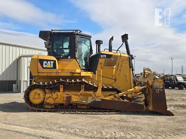 2017-caterpillar-d7e-image-6