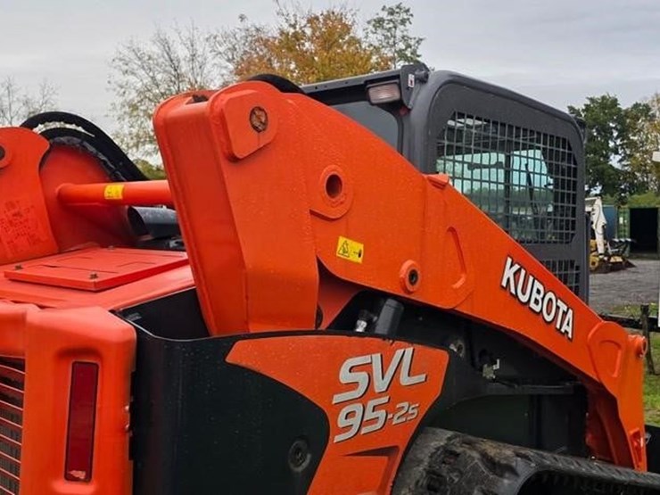 2017-kubota-svl95-2s-image-23