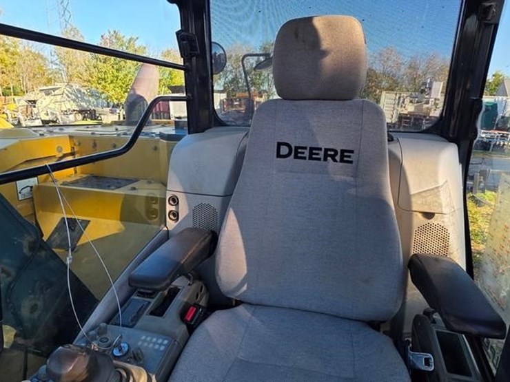 2015-deere-135g-image-73
