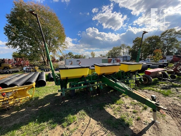 1996-john-deere-7200-image-1