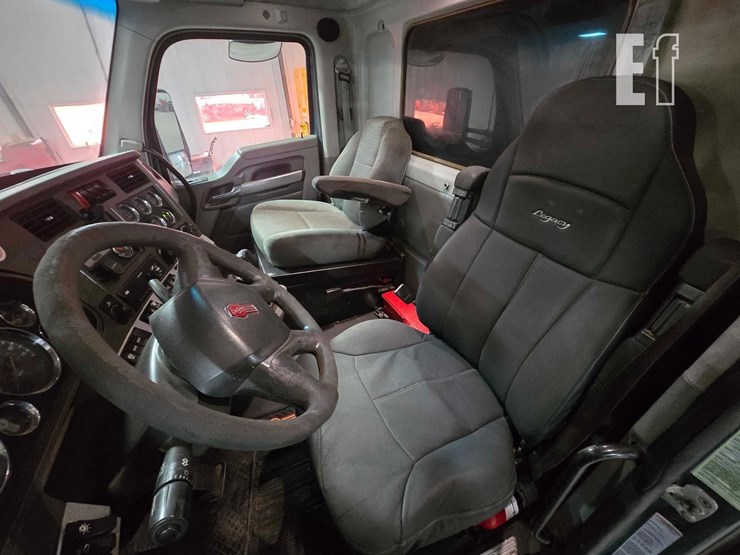2017-kenworth-t680-image-9