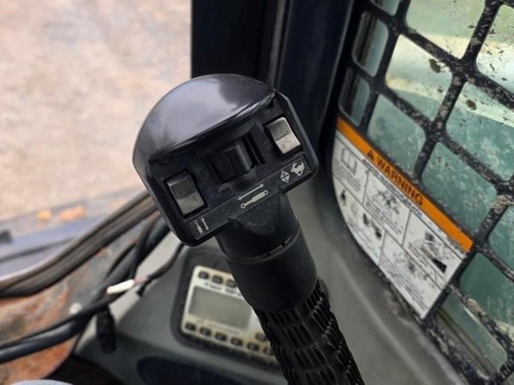 2014-bobcat-s770-image-49