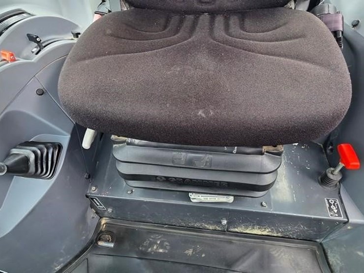 2017-kubota-m5-091d-image-58