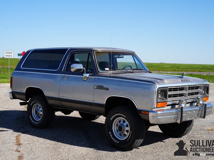 1989-dodge-ram-charger-4x4-image-3