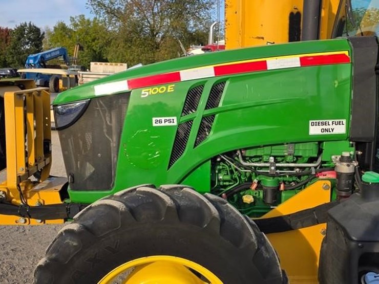 2019-john-deere-5100e-image-39