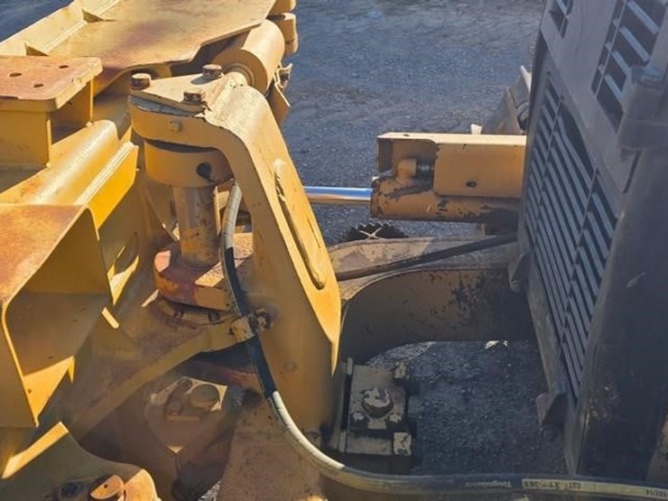 2009-caterpillar-d6k-xl-image-13