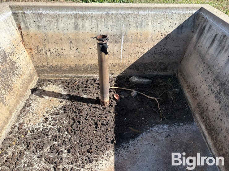 livestock-concrete-waterer-image-9