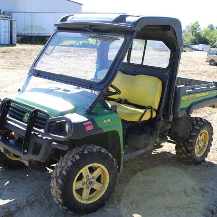 JOHN DEERE GATOR
