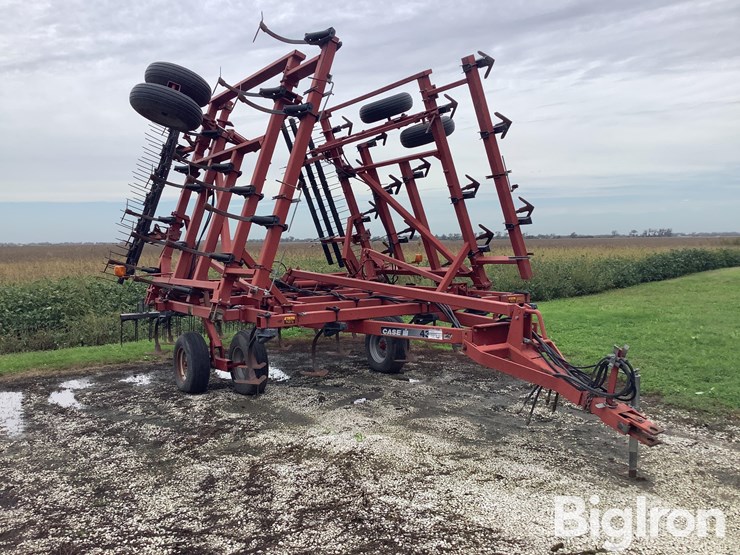 case-ih-4300-field-cultivator-image-3