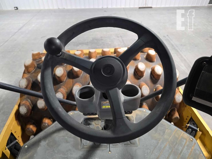 2012-caterpillar-cp54b-image-14