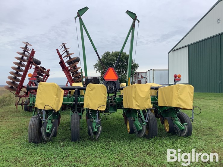 john-deere-7200-8r38-planter-image-6