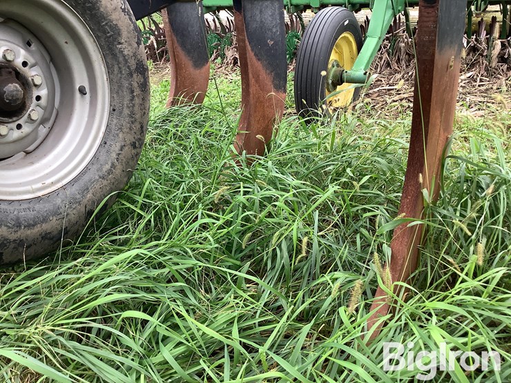 case-ih-14-v-ripper/subsoiler-plow-image-15