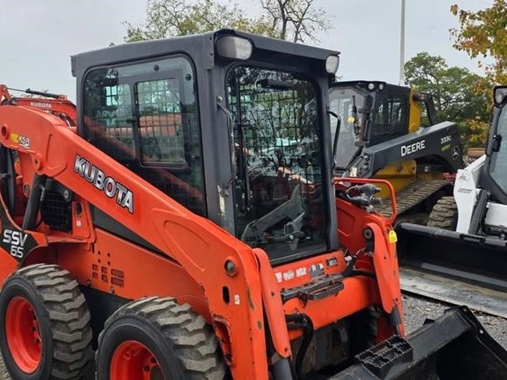 2016-kubota-ssv65-image-33