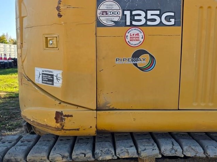 2015-deere-135g-image-18