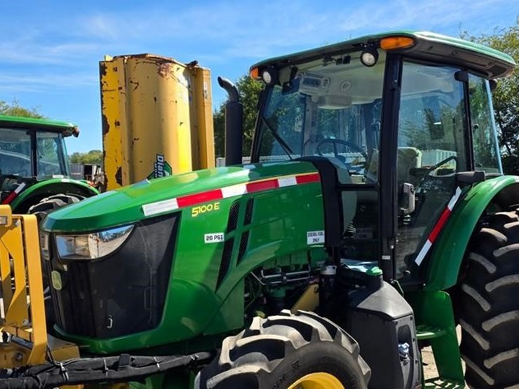 2019-john-deere-5100e-image-41