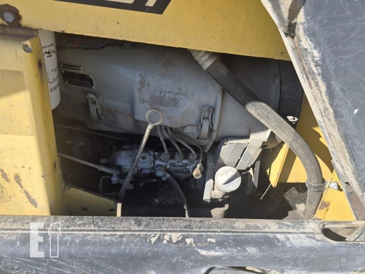 new-holland-l781-image-13