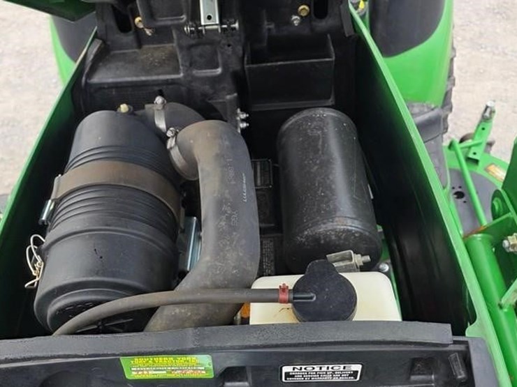 2014-john-deere-1025r-image-31