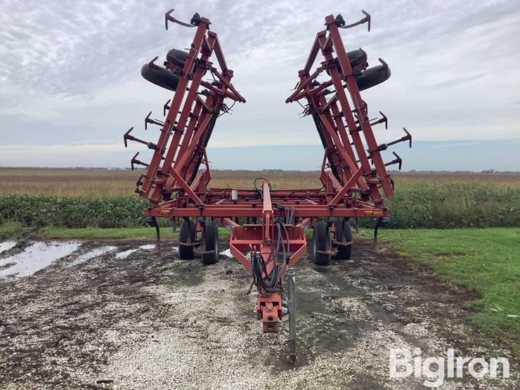 case-ih-4300-field-cultivator-image-2