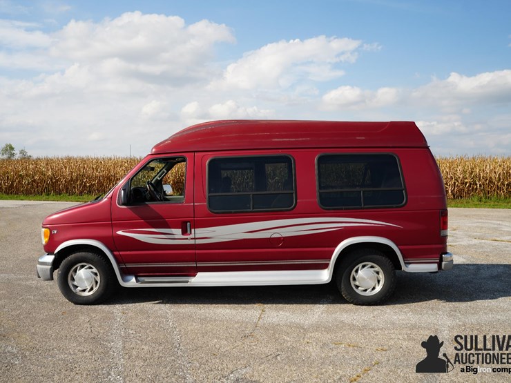 run-#22---2002-ford-conversion-chariot-van-image-8