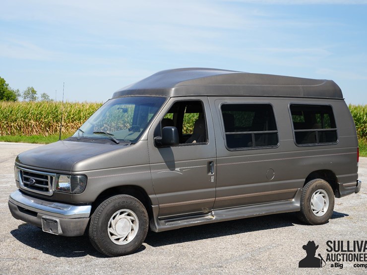 run-#23---2003-ford-e150-conversion-van-image-1