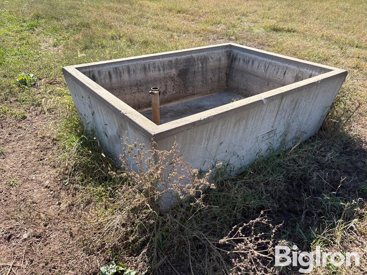 livestock-concrete-waterer-image-3