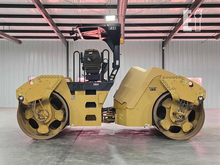 2009-caterpillar-cb64-image-5