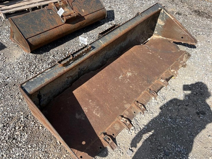 caterpillar-86”-skid-loader-bucket-image-1