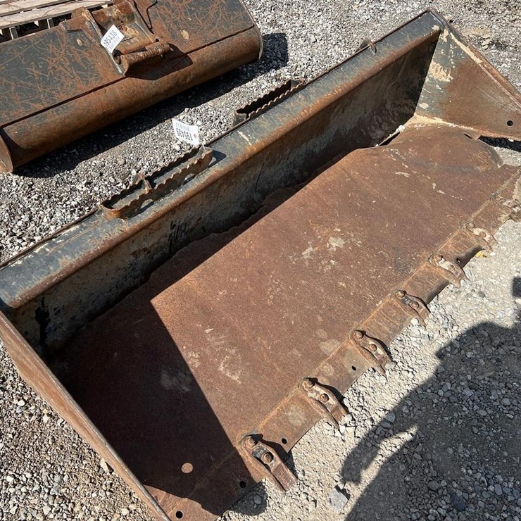 Caterpillar 86” Skid Loader Bucket