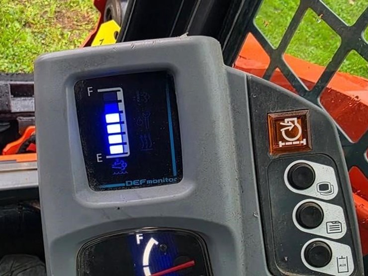 2017-kubota-svl95-2s-image-54