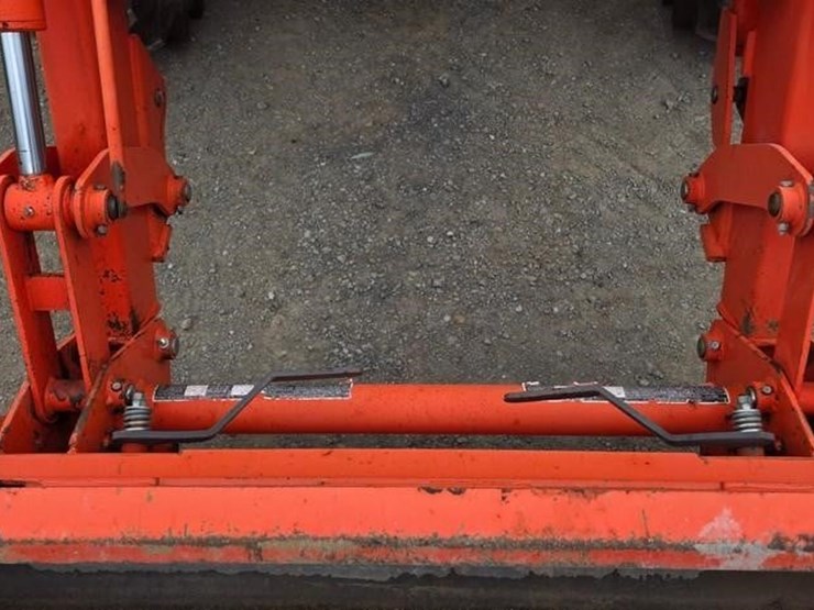 2017-kubota-m5-091d-image-40