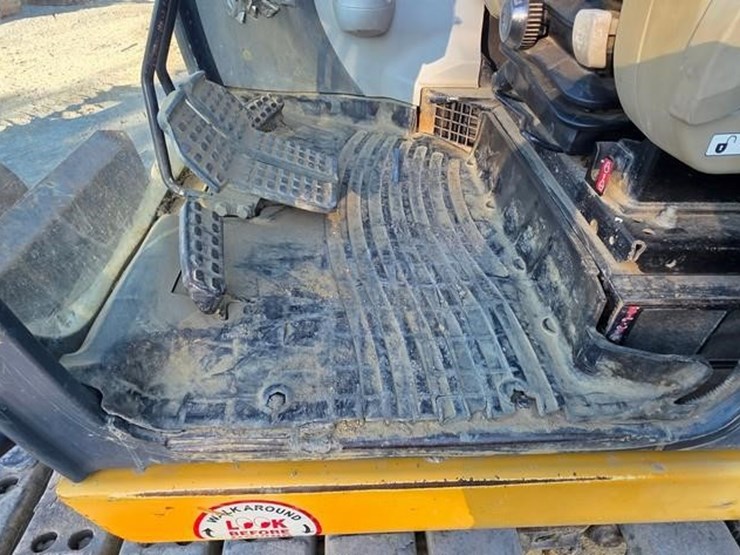 2015-deere-135g-image-68