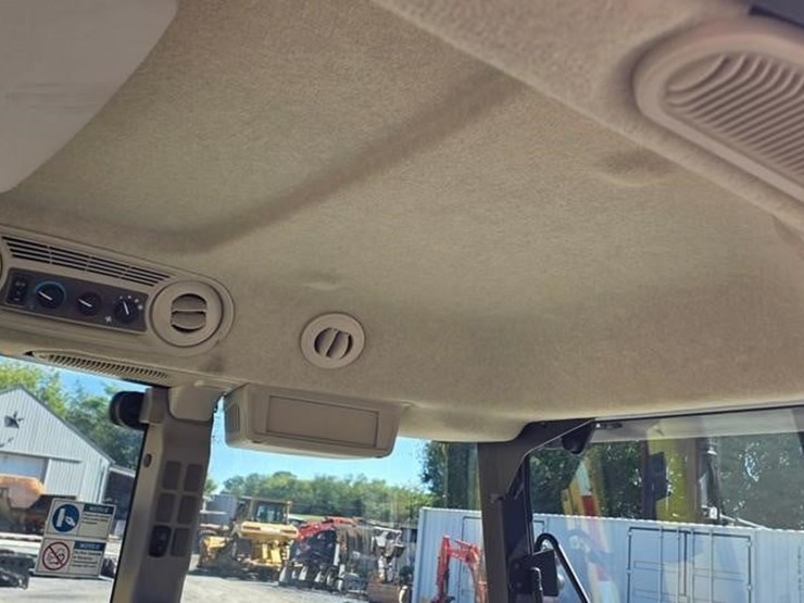 2019-john-deere-5100e-image-59