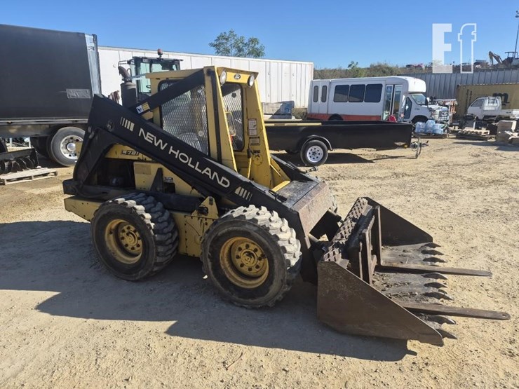 new-holland-l781-image-4