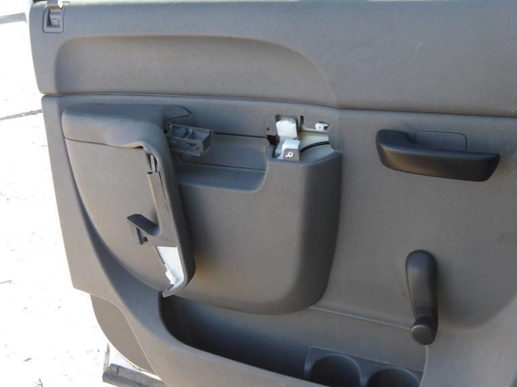 2013-chevrolet-silverado-2500-image-26