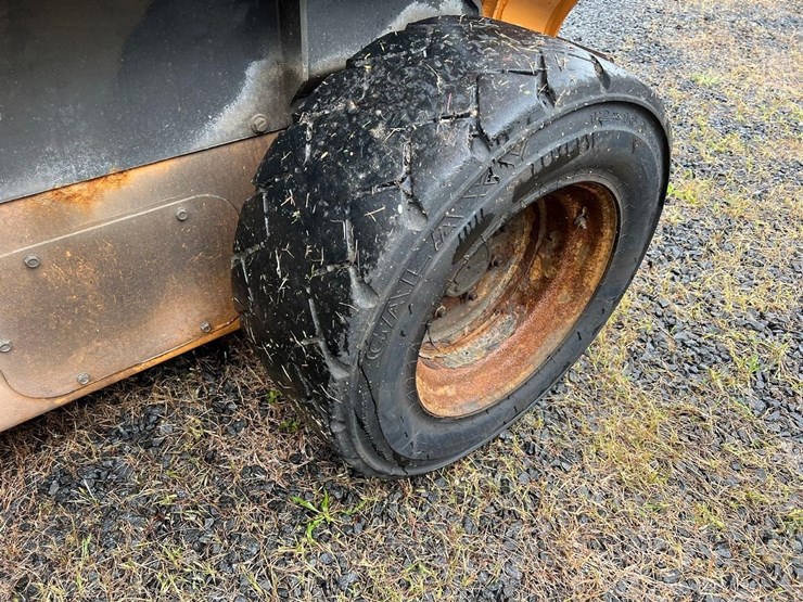 2019-case-sv280-skid-steer-loader-image-16