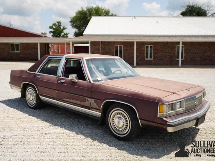 run-#179---1991-ford-crown-victoria-lx-sedan-image-3