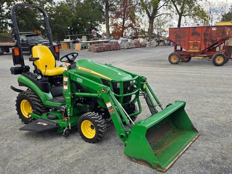 2014-john-deere-1025r-image-2