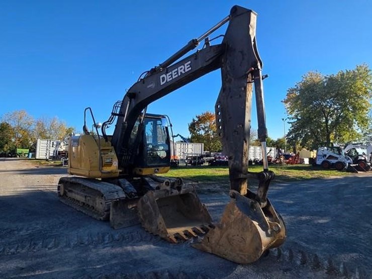 2015-deere-135g-image-2