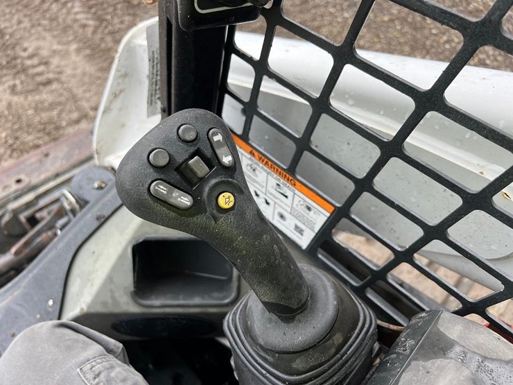 2022-bobcat-t740-skid-steer-loader-image-19